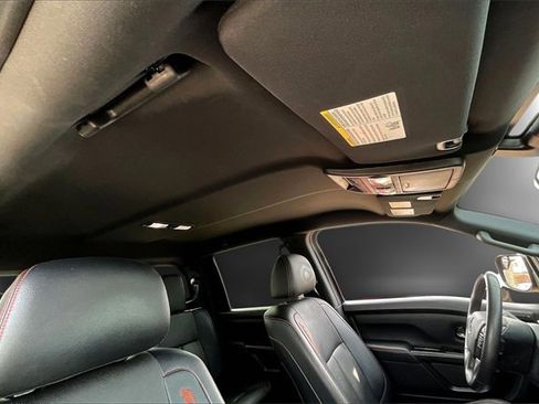 Used 2023 Nissan Titan PRO-4X w/ Pro-4x Convenience Package image 17