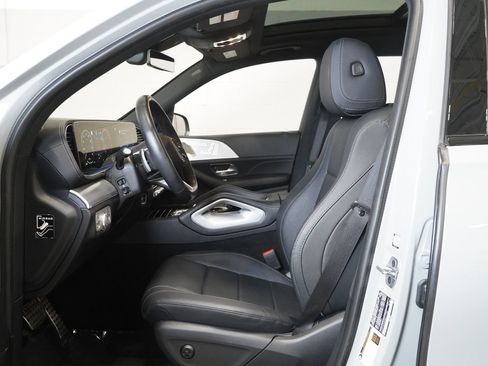 Used 2025 Mercedes-Benz GLS 450 4MATIC image 11