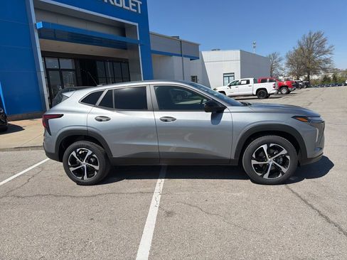 New 2026 Chevrolet Trax RS FWD image 2