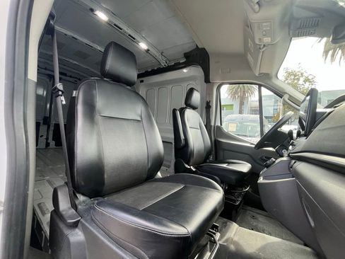 Used 2023 Ford E-Transit Medium Roof image 13