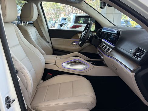 Used 2023 Mercedes-Benz GLS 450 4MATIC image 26