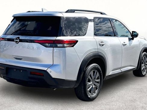 Used 2025 Nissan Pathfinder SV FWD image 2