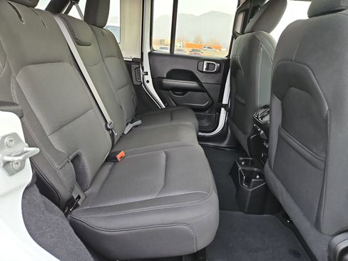 Used 2019 Jeep Wrangler Unlimited Sahara w/ Safety Group image 31