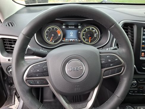 Certified 2022 Jeep Cherokee Latitude Lux w/ Sun & Sound Group image 21