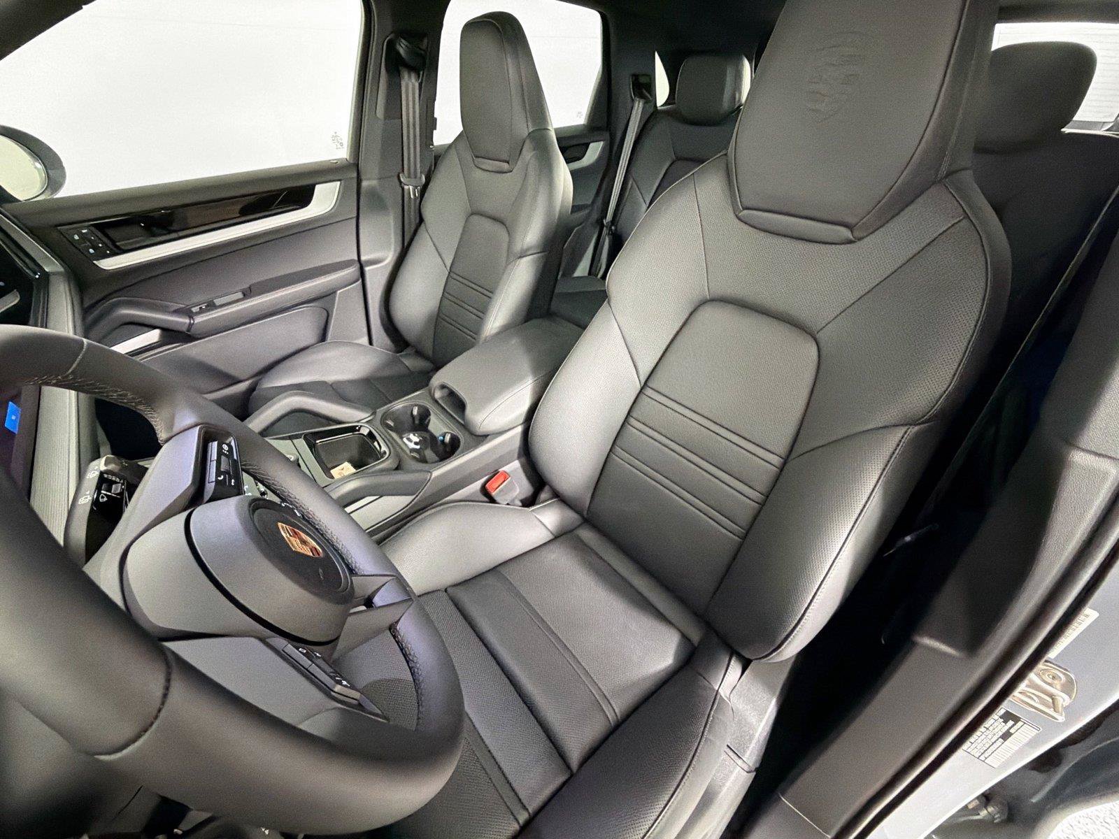 Certified 2025 Porsche Cayenne AWD/4WD image 5