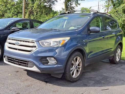 Used 2018 Ford Escape SE w/ SE Sync 3 Package AWD/4WD image 3