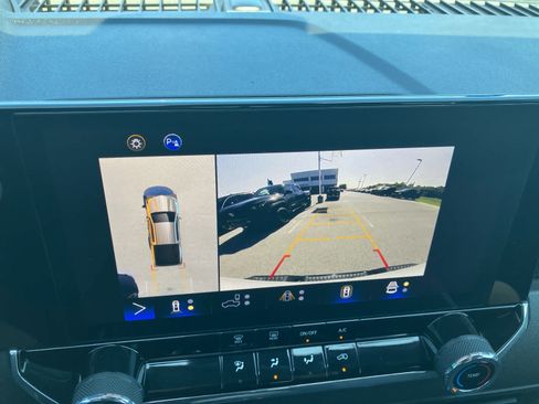 Used 2023 Chevrolet Colorado Trail Boss w/ Technology Package AWD/4WD image 21