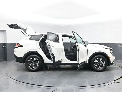 Used 2023 Kia Sportage LX image 51