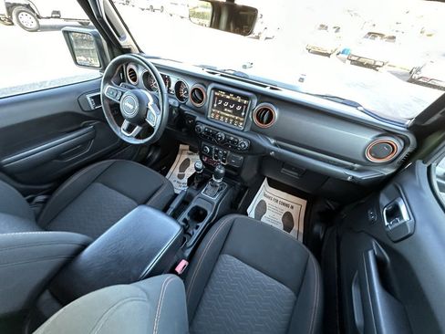 Used 2023 Jeep Gladiator Mojave w/ Cold Weather Group image 9
