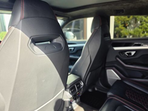 Used 2022 Lamborghini Urus AWD/4WD image 12