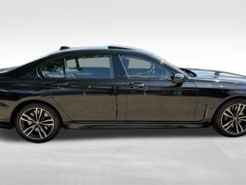 Used 2022 BMW 750i xDrive w/ Executive Package AWD/4WD image 4