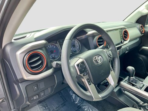 Used 2021 Toyota Tacoma SR5 w/ Technology Package AWD/4WD image 9