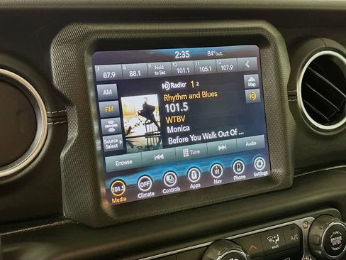 Used 2020 Jeep Wrangler Unlimited Sahara image 17