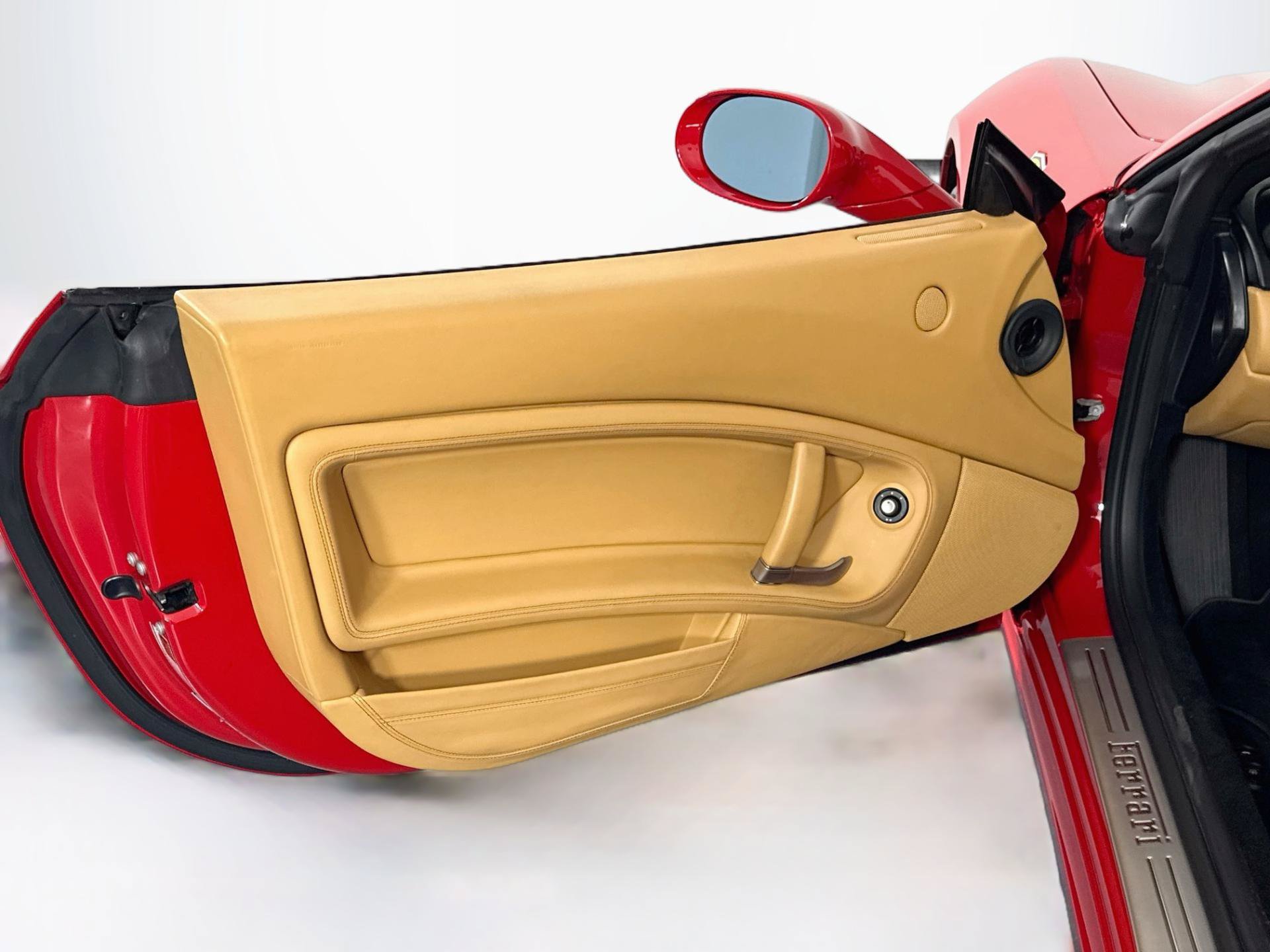 Used 2010 Ferrari California RWD image 18