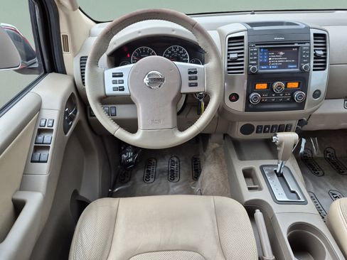 Used 2014 Nissan Frontier SL RWD image 13