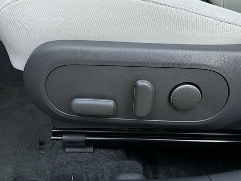 Used 2025 Hyundai Kona SEL image 11