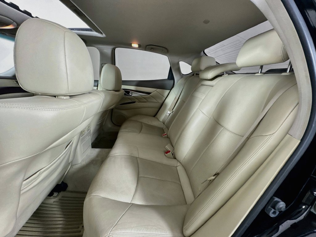 Used 2015 INFINITI Q70 3.7 w/ Technology Package RWD image 31