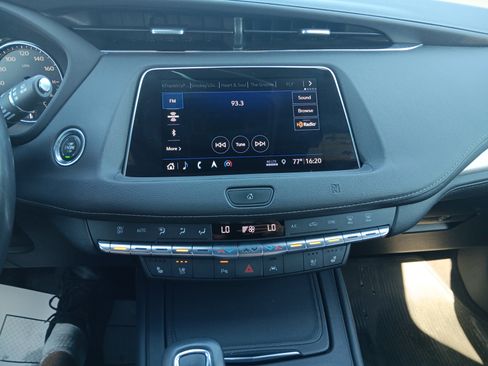 Used 2019 Cadillac XT4 Premium Luxury FWD image 13