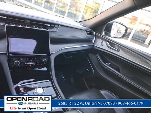 Used 2021 Jeep Grand Cherokee L Overland w/ Luxury Tech Group IV AWD/4WD image 23