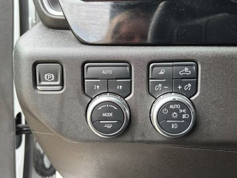 Used 2025 GMC Sierra 1500 SLT AWD/4WD image 25