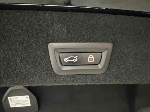 Used 2021 BMW 750i xDrive w/ Executive Package AWD/4WD image 12