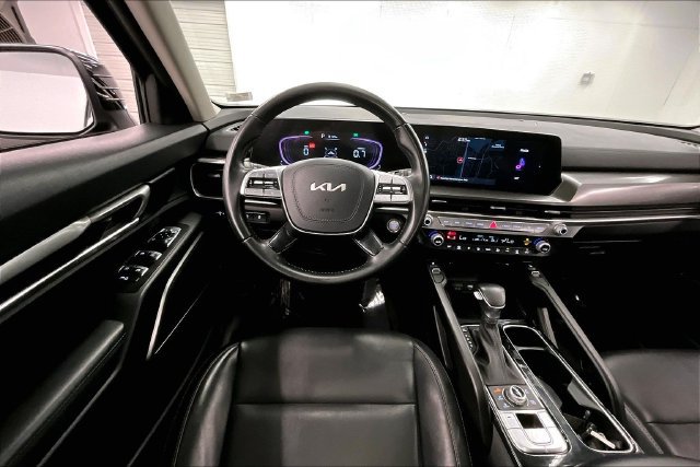 Used 2025 Kia Telluride S AWD/4WD image 6