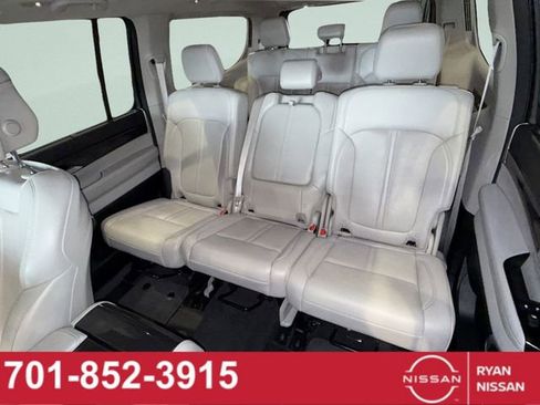 Used 2024 Jeep Wagoneer 4WD w/ Convenience Group I image 39