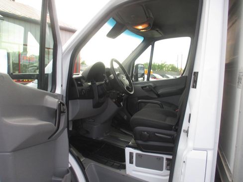 Used 2016 Freightliner Sprinter 3500 RWD image 15