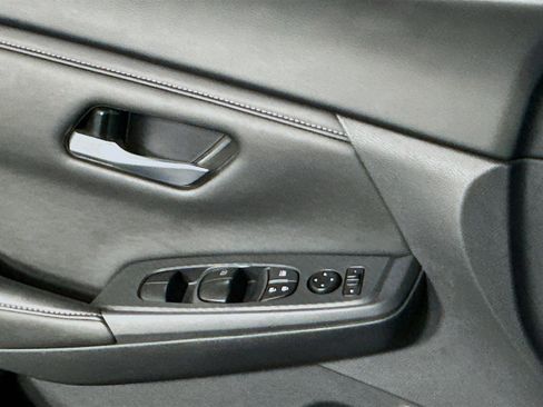 Used 2025 Nissan Sentra SV FWD image 15
