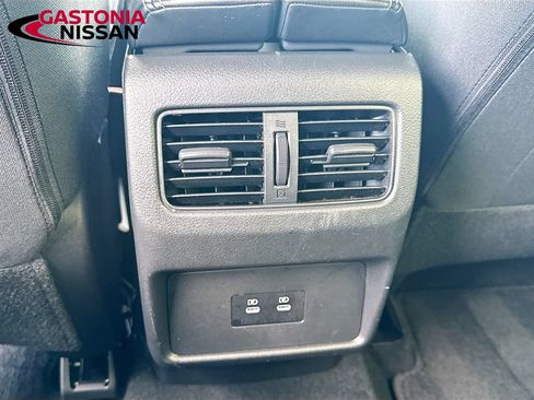 Used 2024 Nissan Rogue SV AWD/4WD image 31