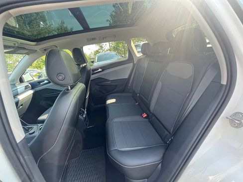 Certified 2022 Volkswagen Taos SE w/ Panoramic Sunroof Package AWD/4WD image 26