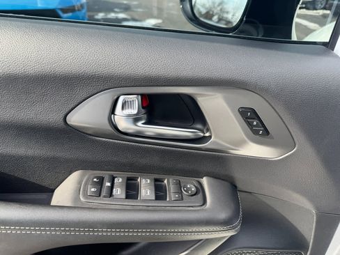 Used 2025 Chrysler Pacifica Select FWD image 30