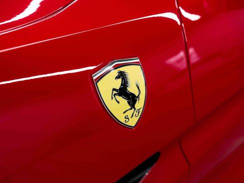 Used 2019 Ferrari Portofino RWD image 18