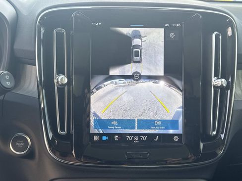 Certified 2024 Volvo XC40 B5 Plus w/ Climate Package image 23