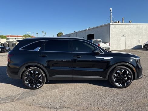 Used 2025 Kia Sorento EX w/ Panoramic Sunroof Package FWD image 8