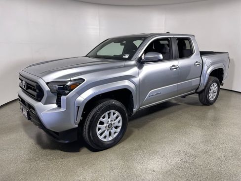 Certified 2025 Toyota Tacoma SR5 RWD image 7