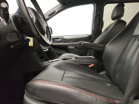 Used 2017 Dodge Grand Caravan GT w/ Mopar Premium Addition Group FWD image 17