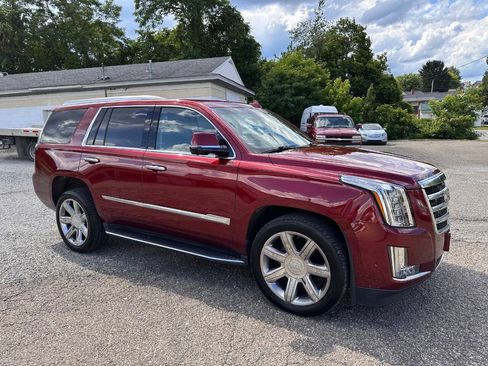 Used 2017 Cadillac Escalade Luxury AWD/4WD image 5