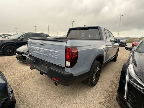 Used 2025 Honda Ridgeline Sport image 2