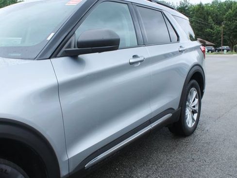 Used 2020 Ford Explorer XLT w/ Equipment Group 202A AWD/4WD image 38