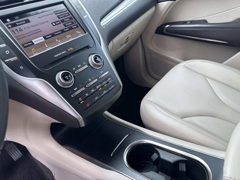 Used 2017 Lincoln MKC Premiere image 25