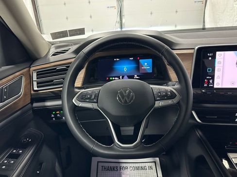 Used 2025 Volkswagen Atlas SE image 18