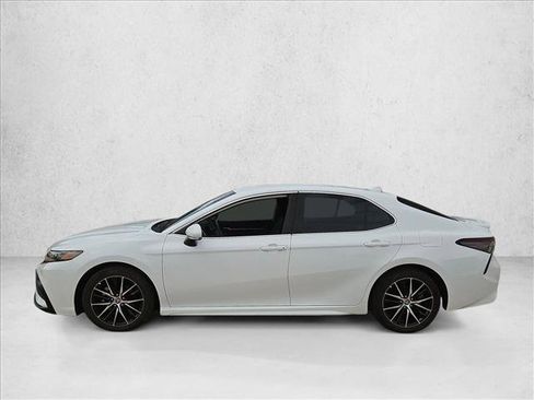 Used 2022 Toyota Camry SE w/ Carpet Mat Package (TMS) FWD image 9