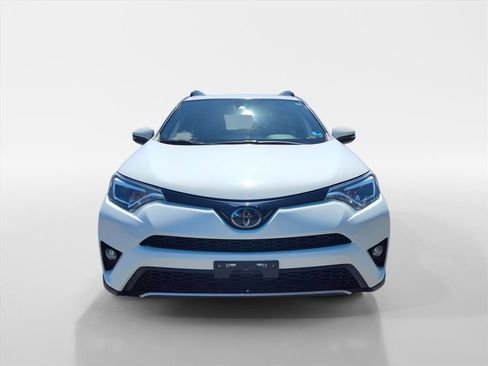 Used 2018 Toyota RAV4 SE AWD/4WD image 8