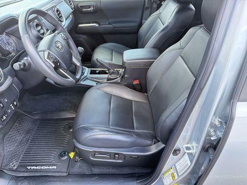 Used 2023 Toyota Tacoma TRD Sport w/ TRD Premium Sport Package image 5