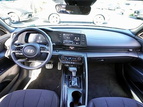 Certified 2025 Hyundai Elantra Sport FWD image 17