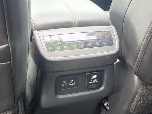 Used 2024 Nissan Pathfinder Platinum FWD image 36