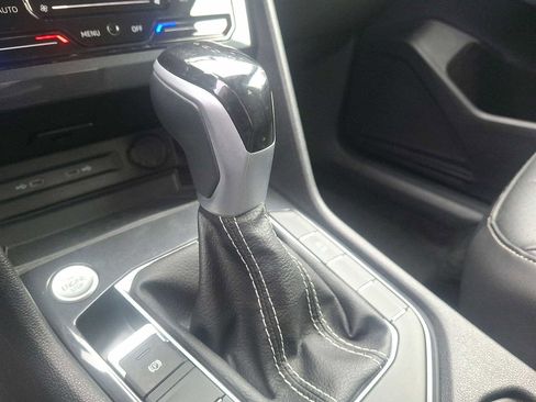 Used 2024 Volkswagen Tiguan SE image 11