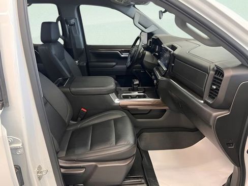 Used 2024 Chevrolet Silverado 1500 LT Trail Boss w/ Convenience Package II AWD/4WD image 6