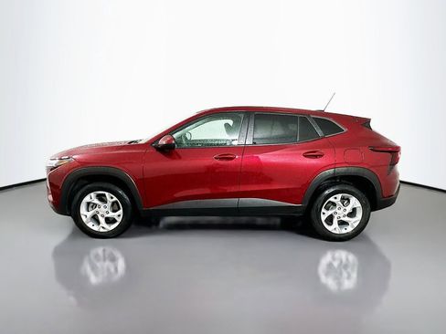 Used 2025 Chevrolet Trax LS w/ LS Convenience Package image 8